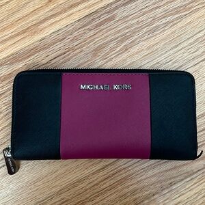 Michael Kors Zip Wallet